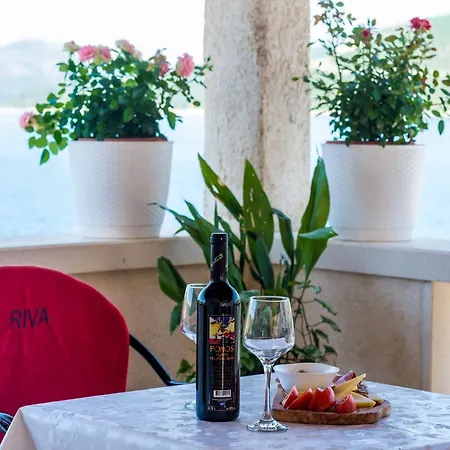 Melany - Studio With Shared Terrace And Sea View *