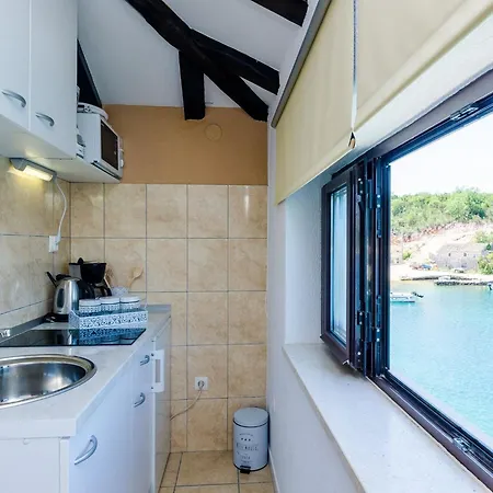 Apartman Melany - Studio With Shared Terrace And Sea View