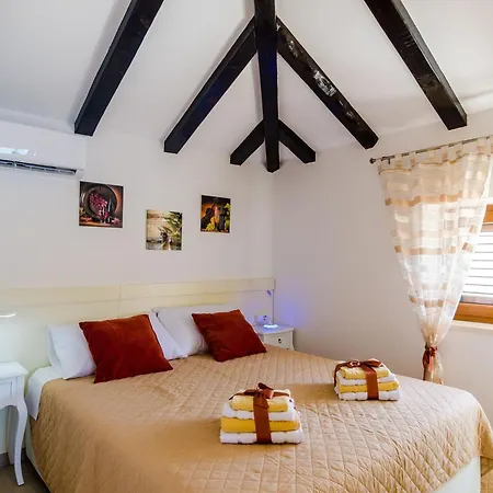 Apartman Melany - Studio With Shared Terrace And Sea View *