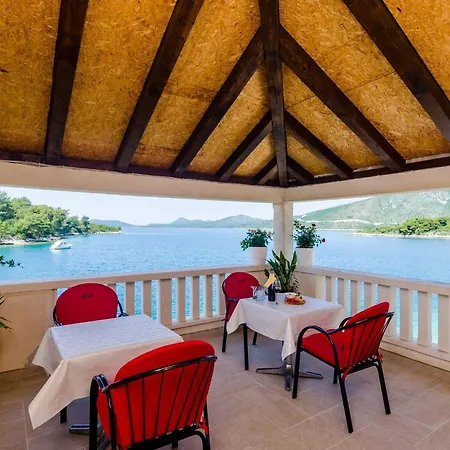 Melany - Studio With Shared Terrace And Sea View Apartman